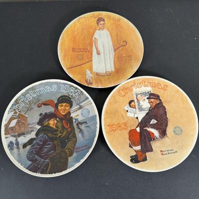 LOT 198D: Christmas Gifts & Home Decor - Avon, Homco Denim Days Santa, Lenox, Norman Rockwell & More