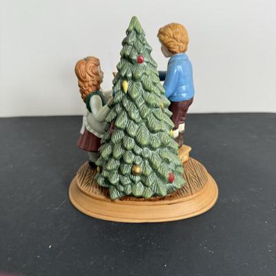 LOT 198D: Christmas Gifts & Home Decor - Avon, Homco Denim Days Santa, Lenox, Norman Rockwell & More