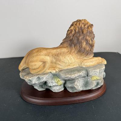 LOT 200D: 1986 Edwin M Knowles Sound of Music Plate, 1973 Avon Betsy Ross Plates, Images of Hollywood Scarlett O’Hara Figurine, Homco...