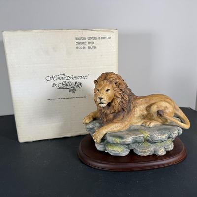 LOT 200D: 1986 Edwin M Knowles Sound of Music Plate, 1973 Avon Betsy Ross Plates, Images of Hollywood Scarlett O’Hara Figurine, Homco...