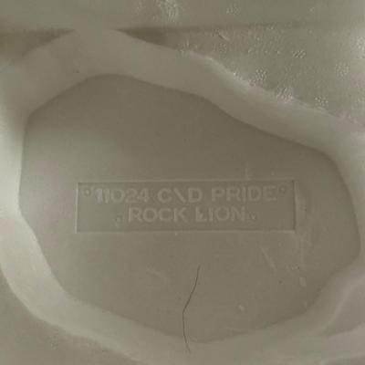 LOT 200D: 1986 Edwin M Knowles Sound of Music Plate, 1973 Avon Betsy Ross Plates, Images of Hollywood Scarlett O’Hara Figurine, Homco...