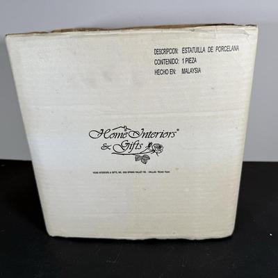 LOT 200D: 1986 Edwin M Knowles Sound of Music Plate, 1973 Avon Betsy Ross Plates, Images of Hollywood Scarlett O’Hara Figurine, Homco...