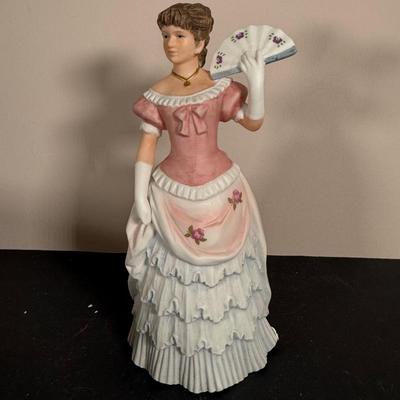 LOT 200D: 1986 Edwin M Knowles Sound of Music Plate, 1973 Avon Betsy Ross Plates, Images of Hollywood Scarlett O’Hara Figurine, Homco...