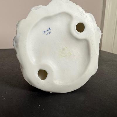 LOT 200D: 1986 Edwin M Knowles Sound of Music Plate, 1973 Avon Betsy Ross Plates, Images of Hollywood Scarlett O’Hara Figurine, Homco...