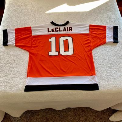 LOT 206 M: Philadelphia Flyers Hockey Jersey's: John LeClair #10 Size XL & Eric Lindros #88 Size Medium