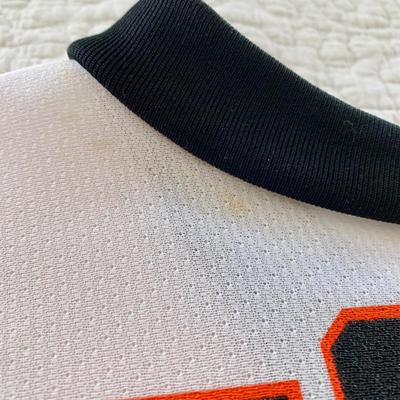 LOT 206 M: Philadelphia Flyers Hockey Jersey's: John LeClair #10 Size XL & Eric Lindros #88 Size Medium