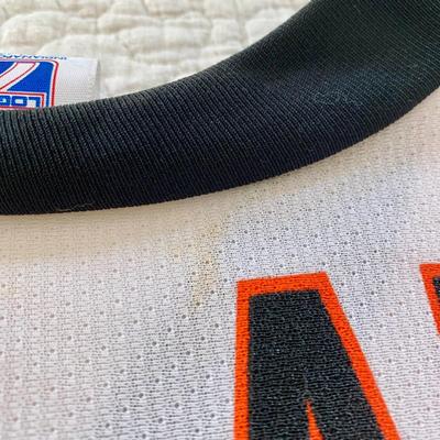 LOT 206 M: Philadelphia Flyers Hockey Jersey's: John LeClair #10 Size XL & Eric Lindros #88 Size Medium