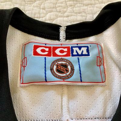 LOT 212 M: Signed Eric Lindros #88 Philadelphia Flyers Hockey Jersey Size XXL