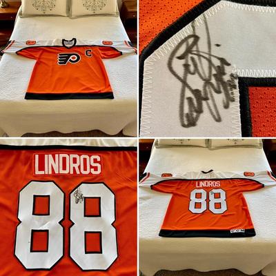 LOT 212 M: Signed Eric Lindros #88 Philadelphia Flyers Hockey Jersey Size XXL