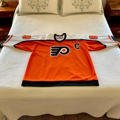 LOT 212 M: Signed Eric Lindros #88 Philadelphia Flyers Hockey Jersey Size XXL