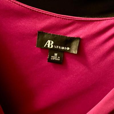 LOT 214 M: CLOSET CLEAR OUT! Purses, Women's Shoes, Mens Shirts, Dresses New w/ Tags, Hats, Gloves, Scarves, & More!