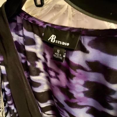 LOT 214 M: CLOSET CLEAR OUT! Purses, Women's Shoes, Mens Shirts, Dresses New w/ Tags, Hats, Gloves, Scarves, & More!