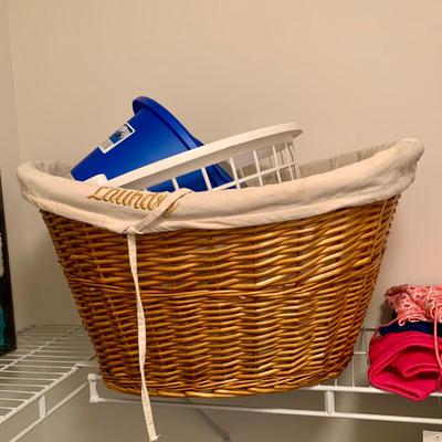 LOT 214 M: CLOSET CLEAR OUT! Purses, Women's Shoes, Mens Shirts, Dresses New w/ Tags, Hats, Gloves, Scarves, & More!