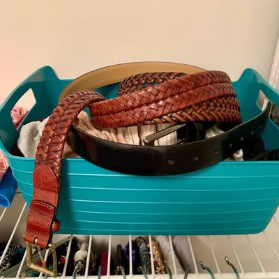 LOT 214 M: CLOSET CLEAR OUT! Purses, Women's Shoes, Mens Shirts, Dresses New w/ Tags, Hats, Gloves, Scarves, & More!