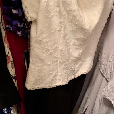 LOT 214 M: CLOSET CLEAR OUT! Purses, Women's Shoes, Mens Shirts, Dresses New w/ Tags, Hats, Gloves, Scarves, & More!