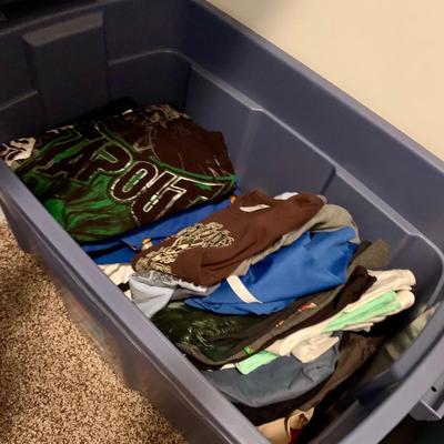 LOT 214 M: CLOSET CLEAR OUT! Purses, Women's Shoes, Mens Shirts, Dresses New w/ Tags, Hats, Gloves, Scarves, & More!