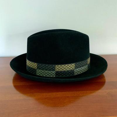 LOT 215 M: Dobbs Felt St. Lucia Fedora Size 56/7 in Box