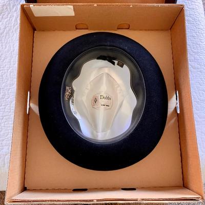 LOT 215 M: Dobbs Felt St. Lucia Fedora Size 56/7 in Box