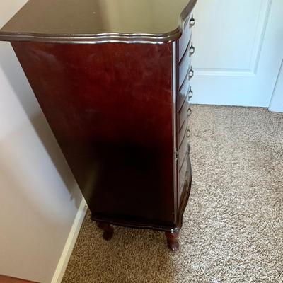 LOT 216 M: 1980's Cherry Wood Powell Queen Anne Flip-Top 8 Drawer Jewelry Armoire