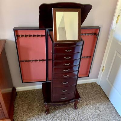 LOT 216 M: 1980's Cherry Wood Powell Queen Anne Flip-Top 8 Drawer Jewelry Armoire