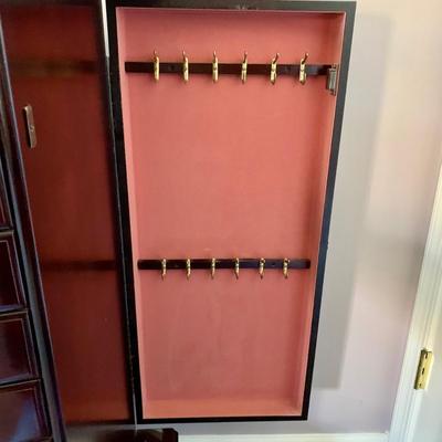 LOT 216 M: 1980's Cherry Wood Powell Queen Anne Flip-Top 8 Drawer Jewelry Armoire
