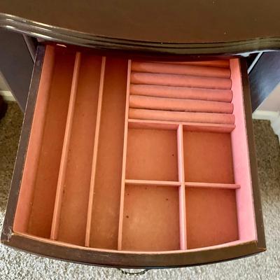 LOT 216 M: 1980's Cherry Wood Powell Queen Anne Flip-Top 8 Drawer Jewelry Armoire