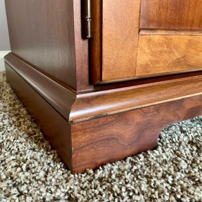 LOT 219 M: Sony Bravia LCD TV Model #KDL-32L5000, LG DVD Player Model #DN191H, & Lazy Susan Top TV Stand Cabinet