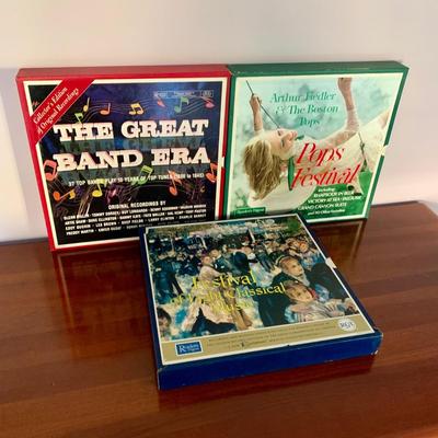 LOT 220 M: Vinyl Record Collection: Chuck Berry "Back Home", Little Richard "Right Now", "The Great Band...