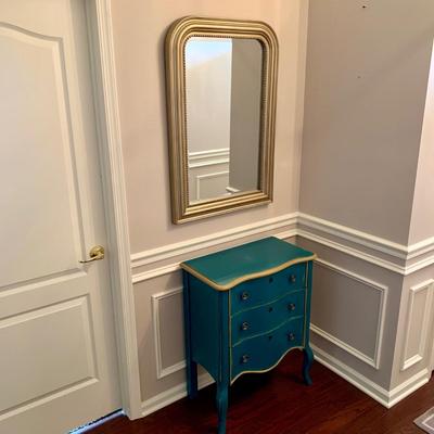 LOT 240 D: Ballard Designs Bench Seat, Pier 1 Imports Teal & Gold 3 Drawer Side Table, & Gilded Wall Mirror