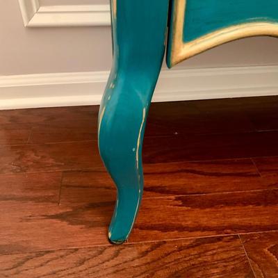 LOT 240 D: Ballard Designs Bench Seat, Pier 1 Imports Teal & Gold 3 Drawer Side Table, & Gilded Wall Mirror