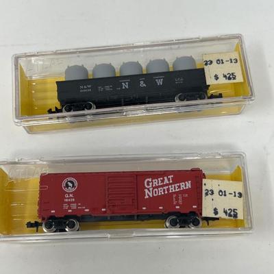 16 N Scale Train Cars
