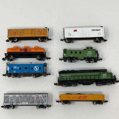 16 N Scale Train Cars