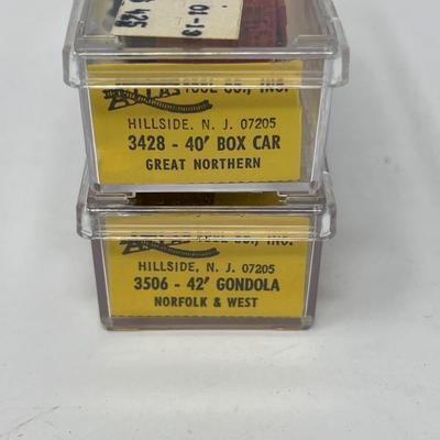 16 N Scale Train Cars