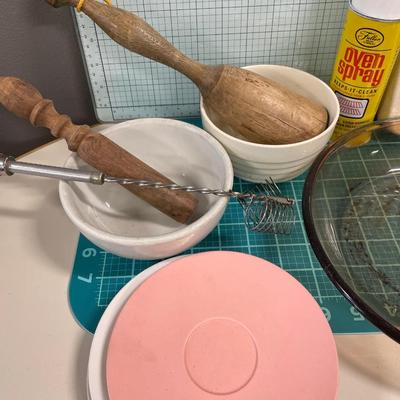 Vintage vision fry pan with bowls and more