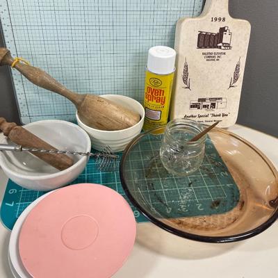 Vintage vision fry pan with bowls and more