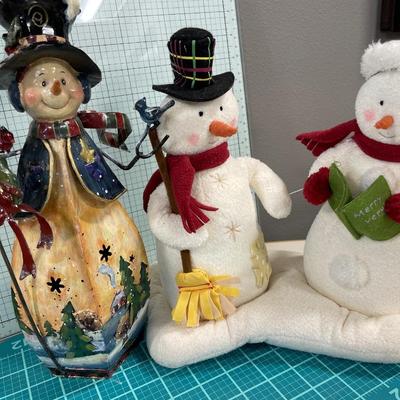 Snowmen, blanket in basket & Fir candle