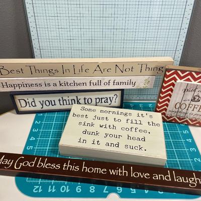 Multiple “sayings”’decor