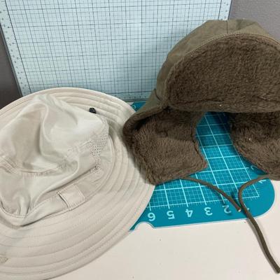 2 men’s hats