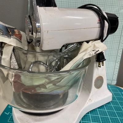 Sunbeam mixer, toaster, coffee pot and stock pot