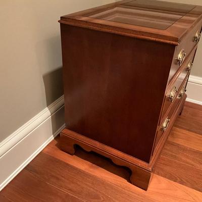 Gordon’s Fine Furniture Mahogany Commode Chest