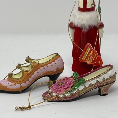 Variety of Holiday Ornaments & Paula Deen Pot Holders