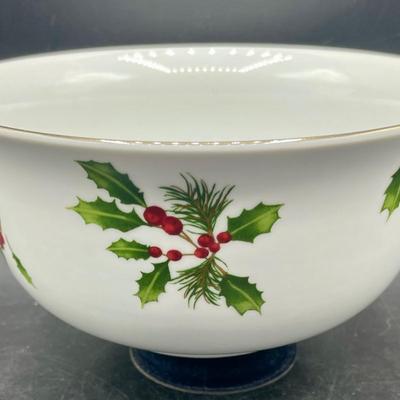 Christmas Holiday Round Vegetable Bowl 8" Better Homes Gardens 2009 Ltd Edition