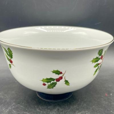Christmas Holiday Round Vegetable Bowl 8" Better Homes Gardens 2009 Ltd Edition