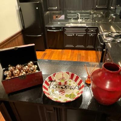 Decretive 4 Piece Set Box with Balls, Plate, Bowl and Vase