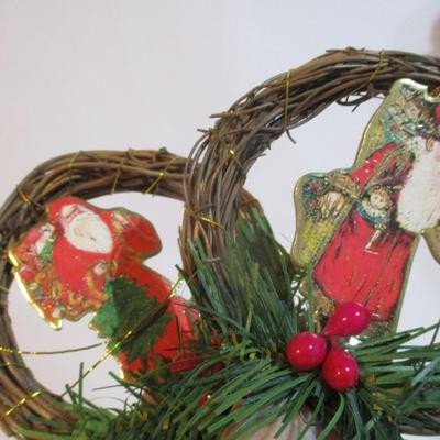 33 - New Mini Wreaths With Santa Figures Lot 102