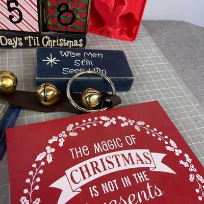 Collection of Santa Decors Plus more Mixed Lot Xmas