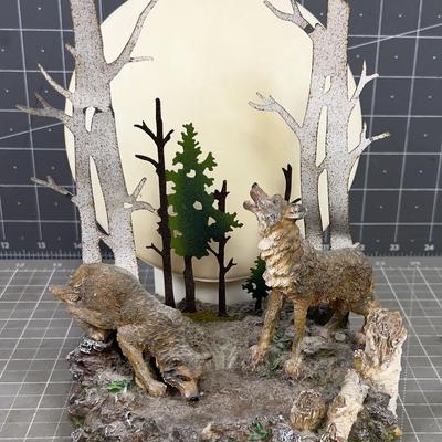 HOWLING AT THE MOON WOLVES, Sculpture Resin