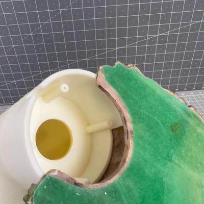 HOWLING AT THE MOON WOLVES, Sculpture Resin