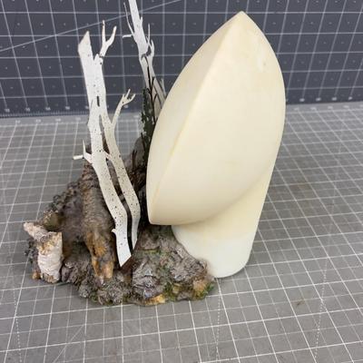 HOWLING AT THE MOON WOLVES, Sculpture Resin