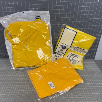 RAIN GEAR, NEW 